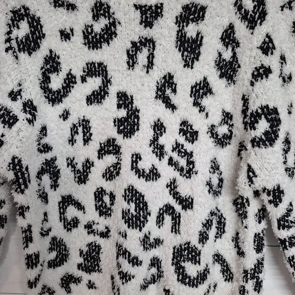 POL Leopard Print Fuzzy Knit Sweater Sz L White & Black Womens Cozy Long Sleeve - Picture 2 of 5